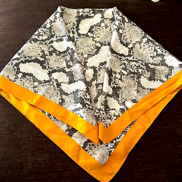 scarf by H&M. Offers welcome! NWOT. Holiday pick🎁 - Picture 1 of 4